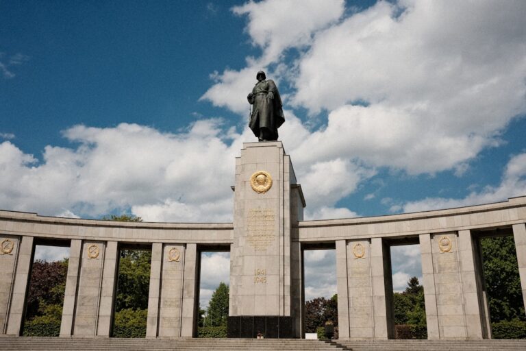 Łódzkie pomniki – historia, symbolika i spory wokół upamiętnień